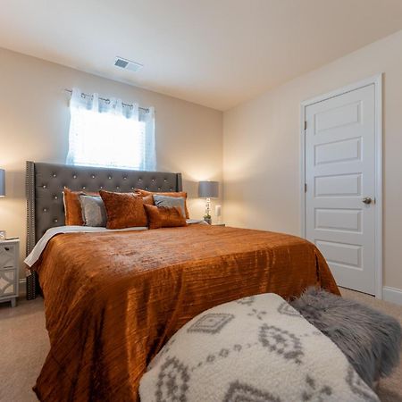 Luxury Bedroom With Private Bath Hampton Extérieur photo