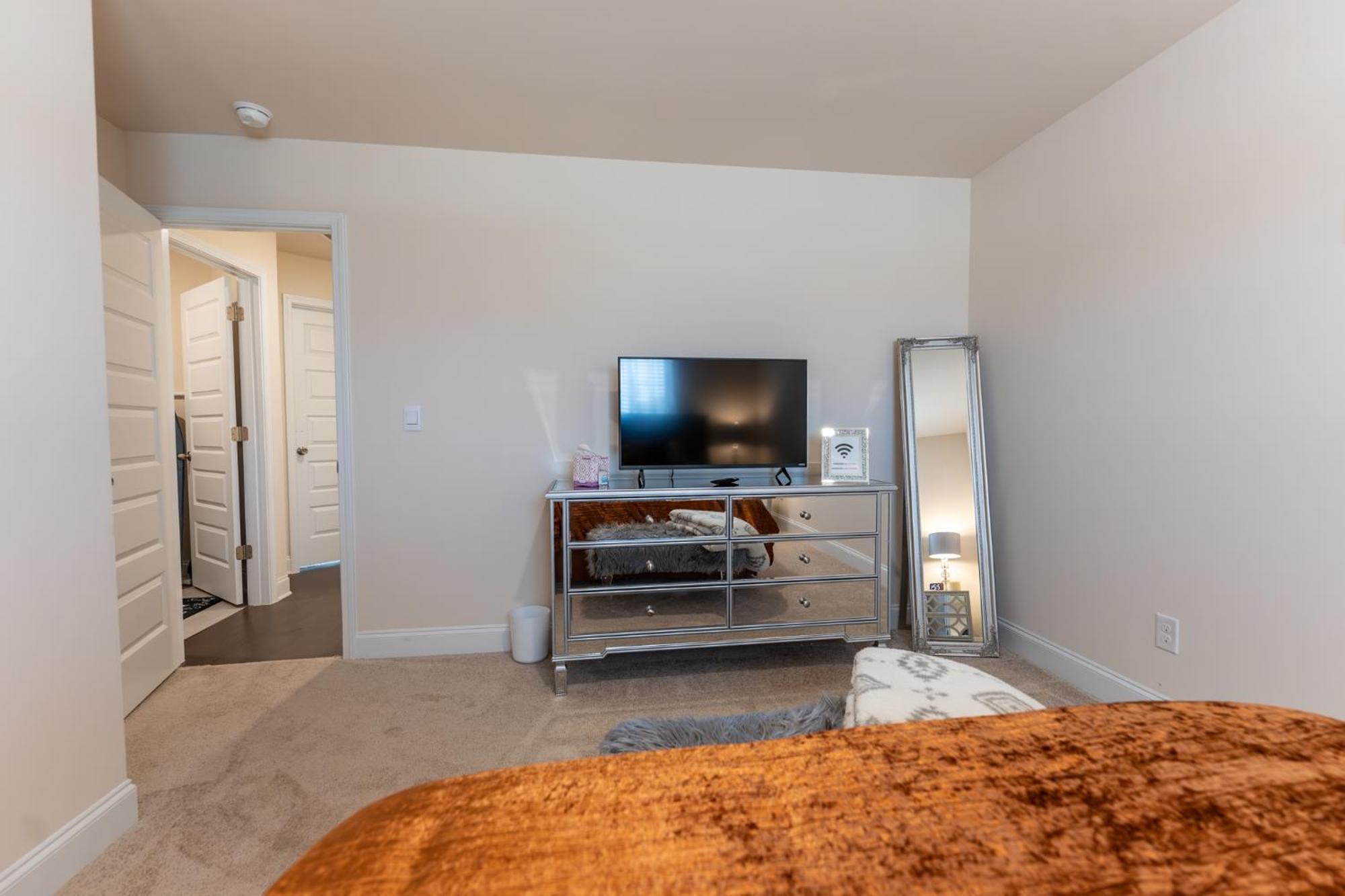 Luxury Bedroom With Private Bath Hampton Extérieur photo